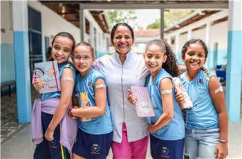 Vacinação promovida pela Prefeitura de Ipatinga em escolas da rede municipal.